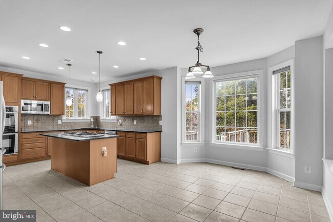 Building Photo - 22855 Oakgrove Rd