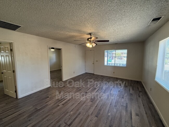 Building Photo - 438 Ash St