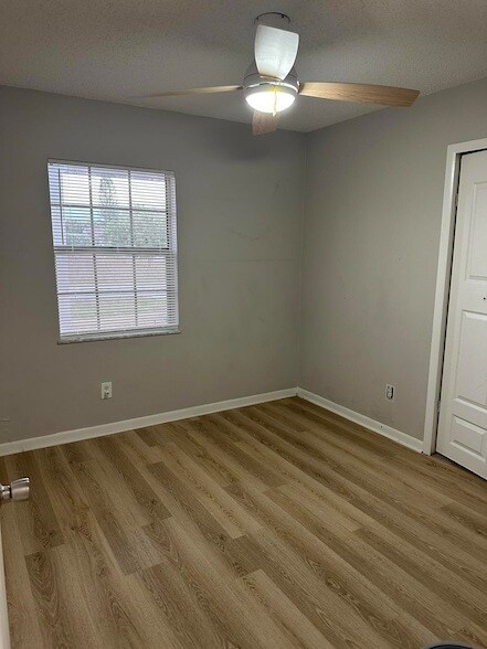 Building Photo - 965 SE Caravan Ave