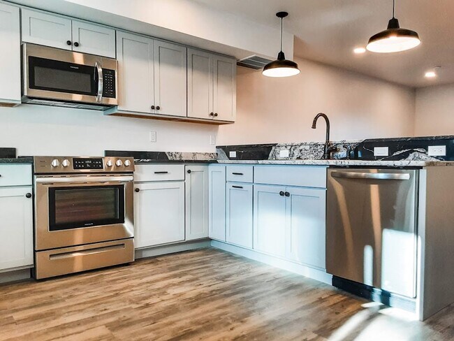 Building Photo - NEW 2 BED / 1.5 BATH TOWNHOME