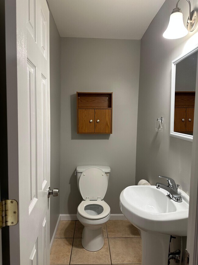 Building Photo - 319 Charles Ave