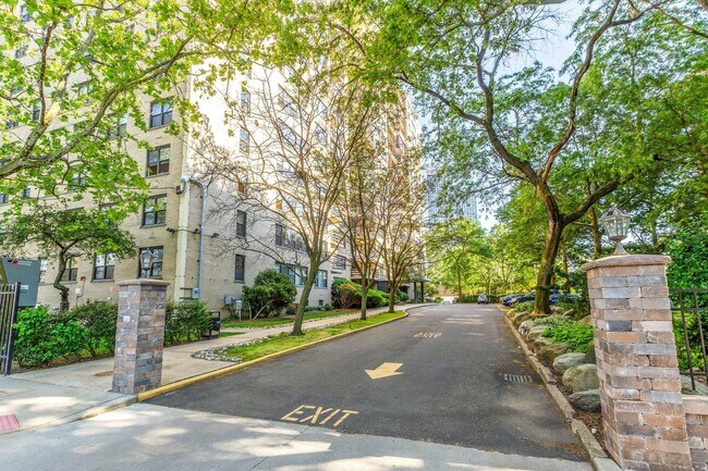 Primary Photo - 201 St Pauls Ave