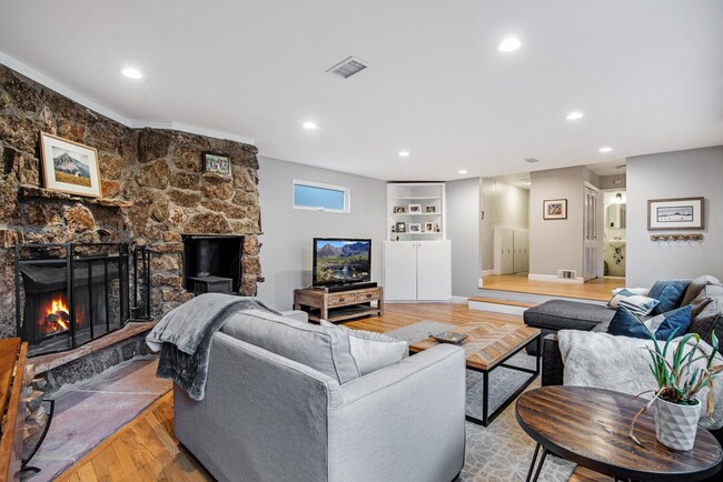 Building Photo - Beautifully Renovated Home in the Berkley ...