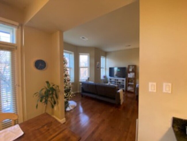 Building Photo - 627 Clara Ave