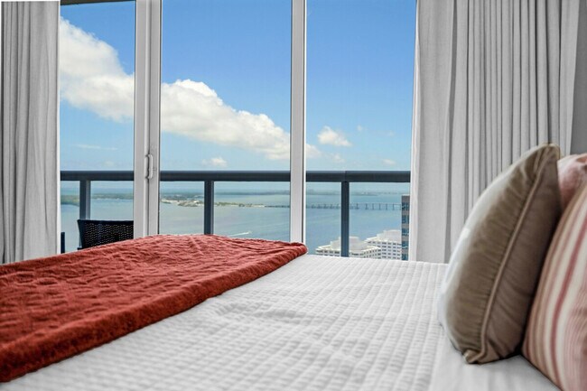 Building Photo - 485 Brickell Ave