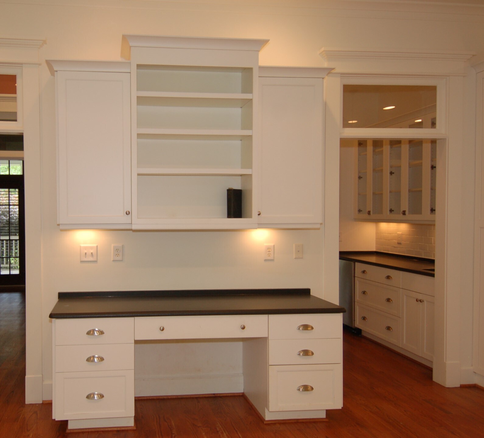 Kitchen desk - 1020 Raindipper Dr