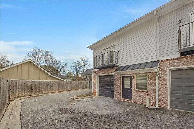 Building Photo - 2042 Bolton Rd NW