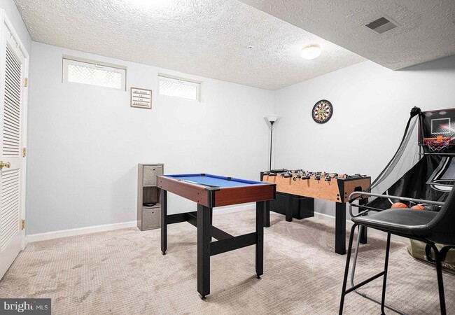 Building Photo - 9736 Morningview Cir
