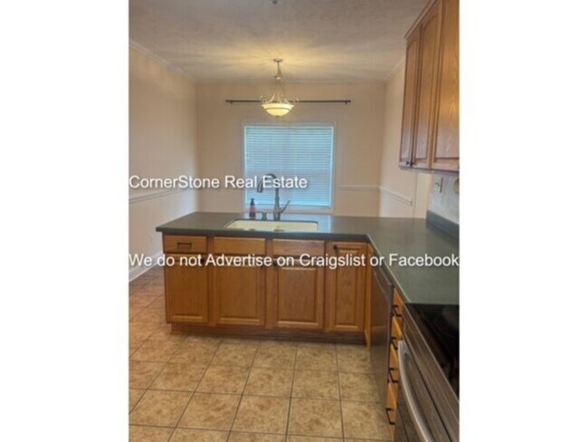 Building Photo - 6499 Chamblee Dr