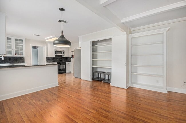 Building Photo - 12847 Memorial Dr
