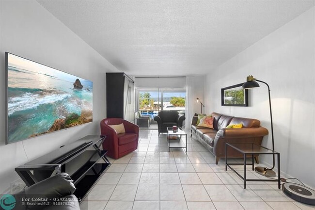 Building Photo - 460 Paradise Isle Blvd