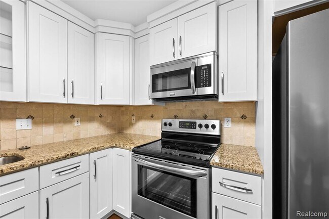 Building Photo - 4911 Oak Hill Dr