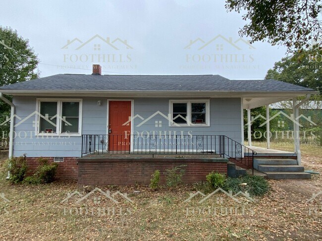 Primary Photo - Quaint 2 bedroom, 1 bathroom single-family...