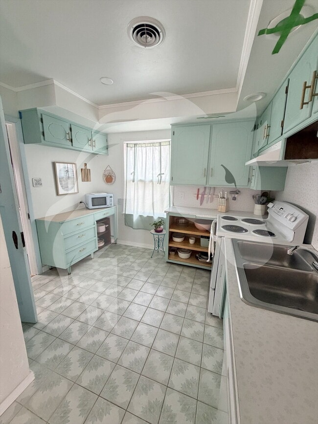 Building Photo - "Furnished 2-Bedroom Enid Retreat with Vintage Charm!"