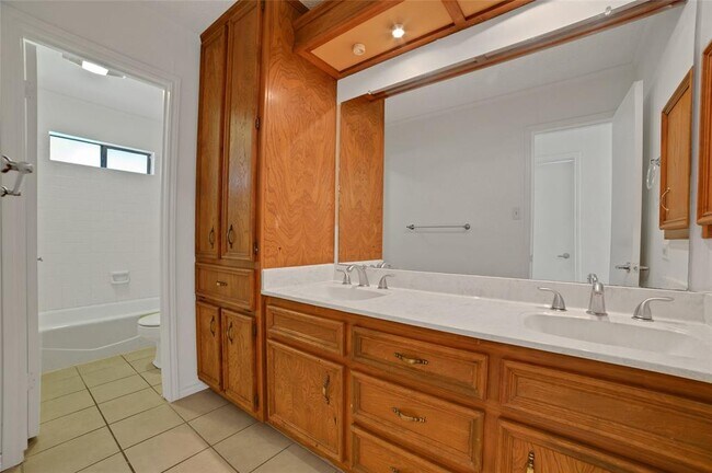Building Photo - 601 Cedar Ridge Dr