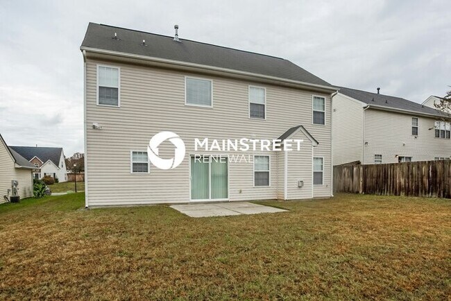 Building Photo - 4 Bedroom Pet-Friendly Home in Charlotte, NC with Main Street Renewal