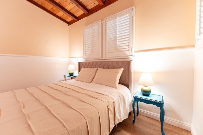 Building Photo - Peaceful Cottage Home w/ 3B2B