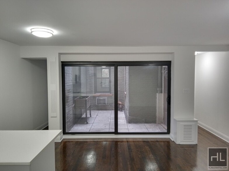 Building Photo - EAST 72 STREET