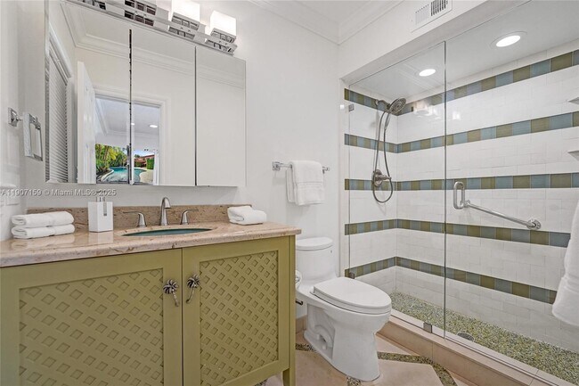 Building Photo - 2035 NE 31st Ave