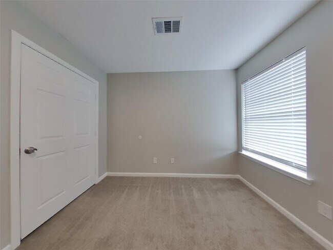 Building Photo - 12711 Plummersville St