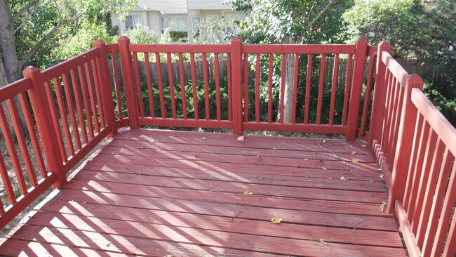 Building Photo - 4 Bed, 3 Bathroom House with Fenced in Bac...