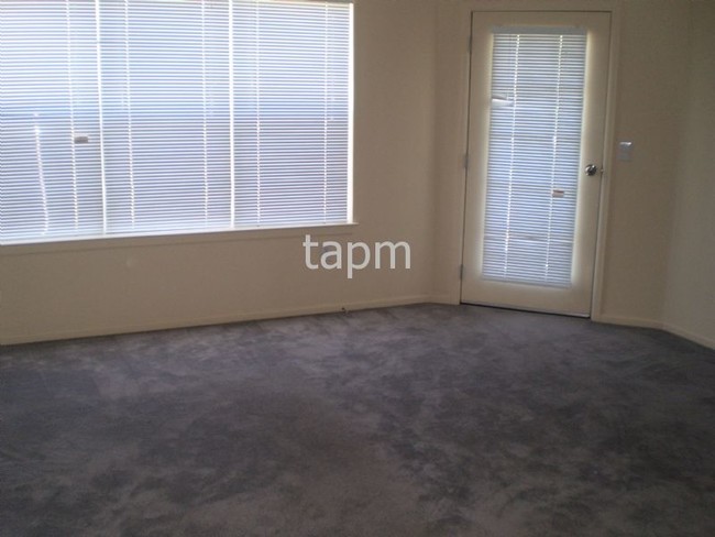 Building Photo - Open, 2bedroom Condo pet friendly