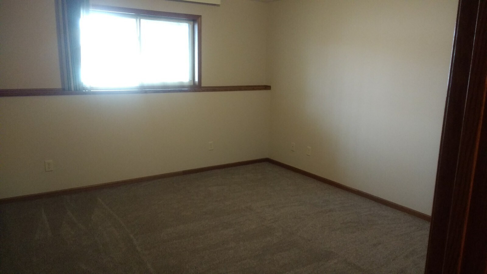 Building Photo - 1025 Pine Cone Ln