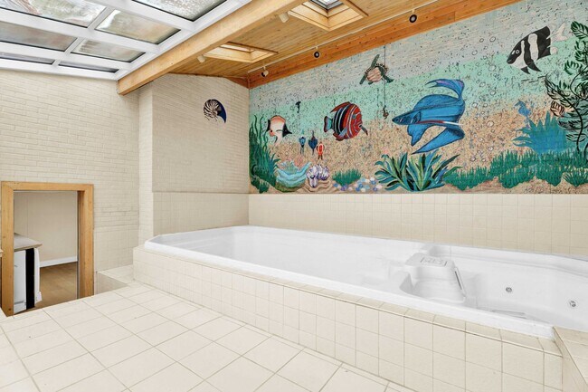 Building Photo - 3BD | 3BTH - HOT TUB - WATER FRONT - NEWLY RENOVATED - ON SYLVAN LAKE