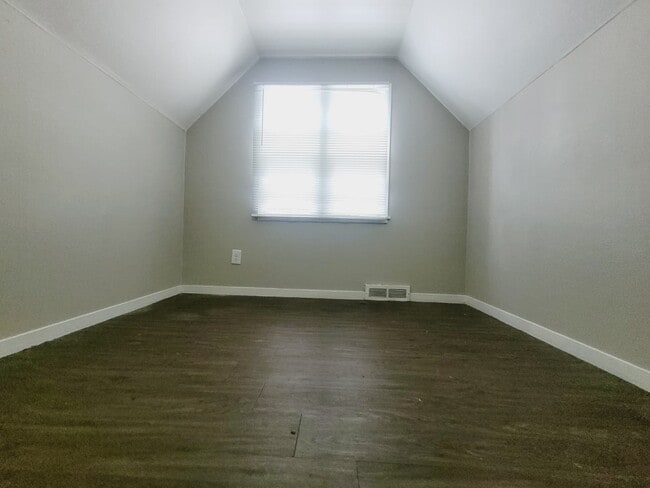 Building Photo - 405 N Greenwich St