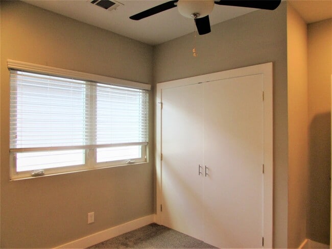 Building Photo - 3249 Dixie Dr