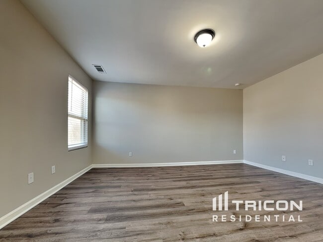 Building Photo - 3534 Mica Cir SE