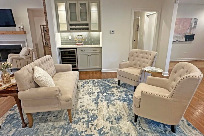 Building Photo - 3815 Montclair Dr