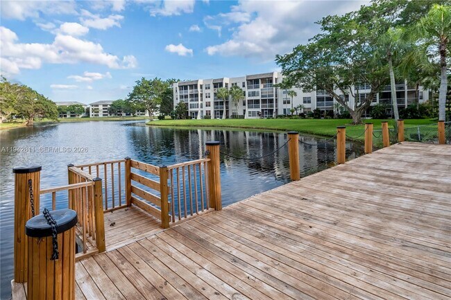 Building Photo - 9340 Lagoon Pl