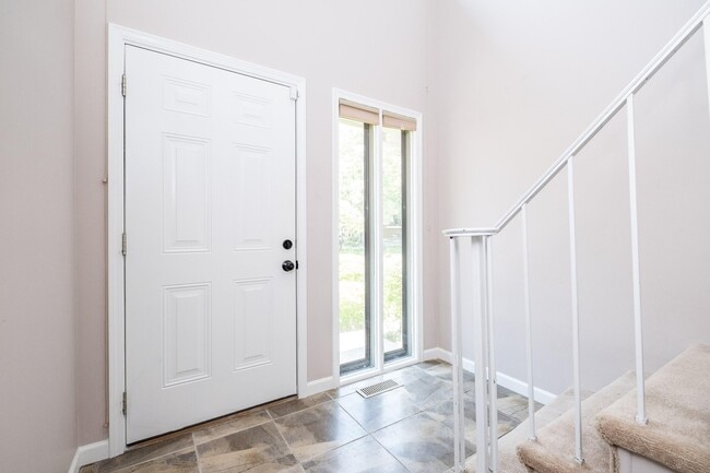 Building Photo - 6979 Pebble Creek Woods Dr