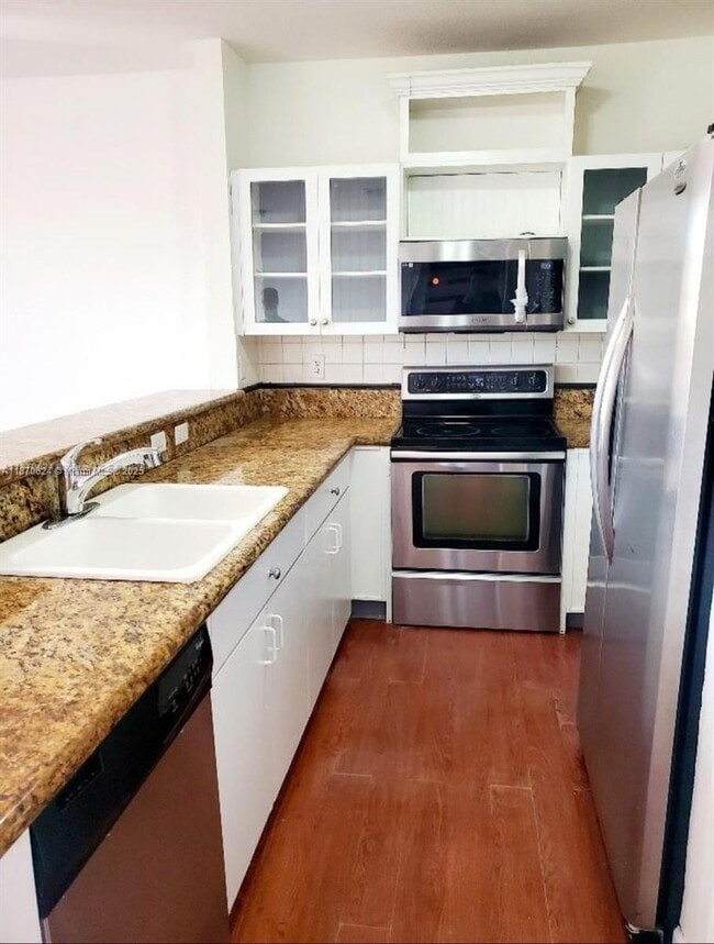 Building Photo - 1030 NE 41st Pl