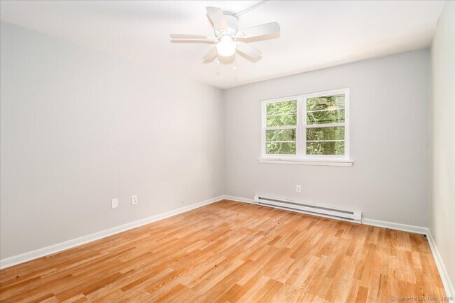 Building Photo - 96 Belair Dr
