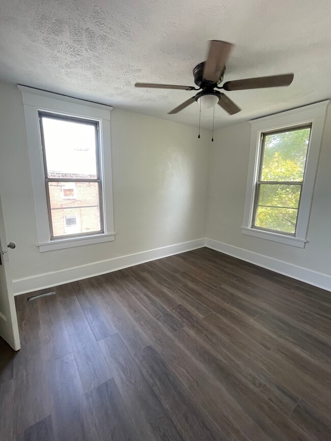 Building Photo - 201 S 4th St