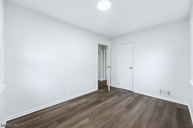 Building Photo - 46 Glenwood Ave