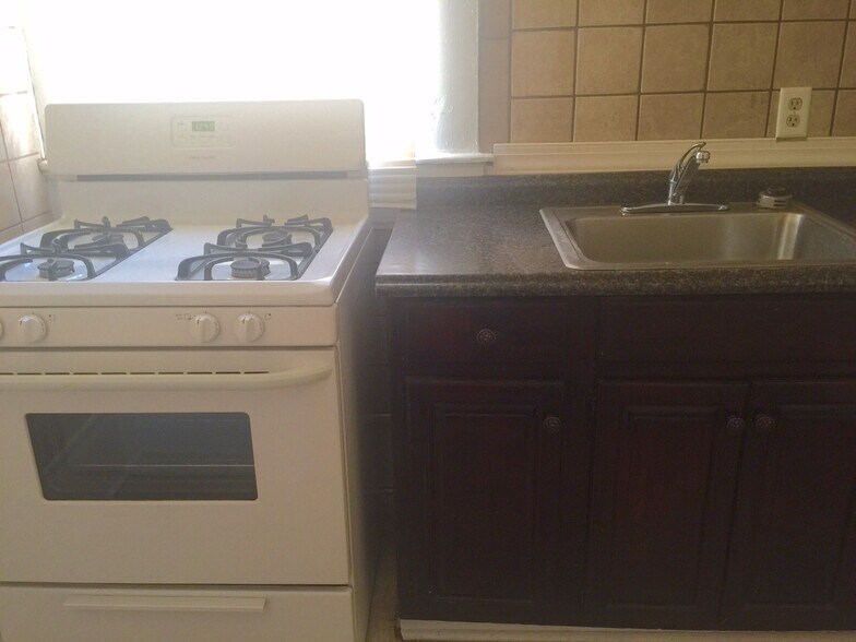 Building Photo - 1812 Dante St