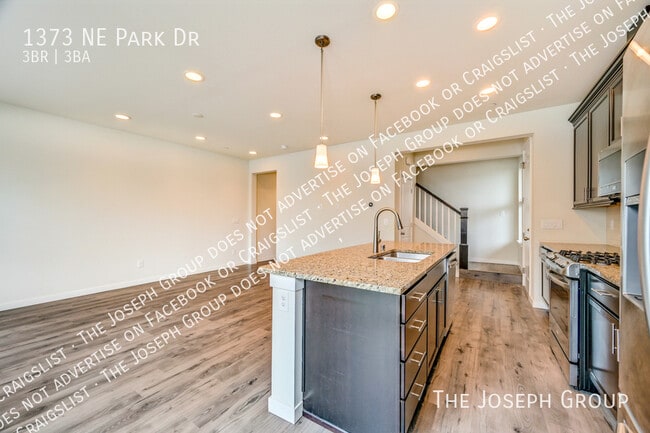 Building Photo - 1373 NE Park Dr