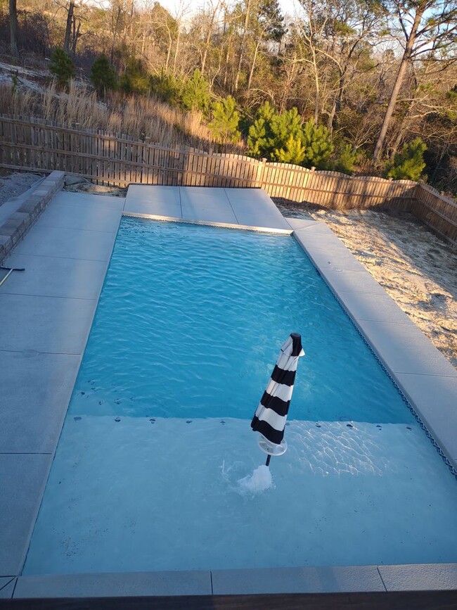 Building Photo - Superlative 6 Bedroom, 5 Bathroom Home in ...