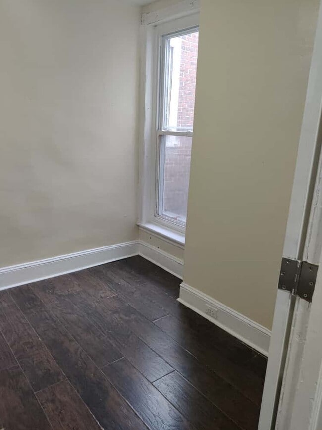 Building Photo - 617 E Hilton St