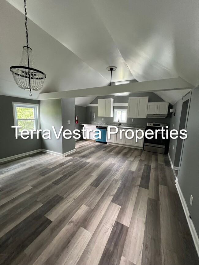 Building Photo - 3 Bed in Williamstown! Eligible for $500 S...