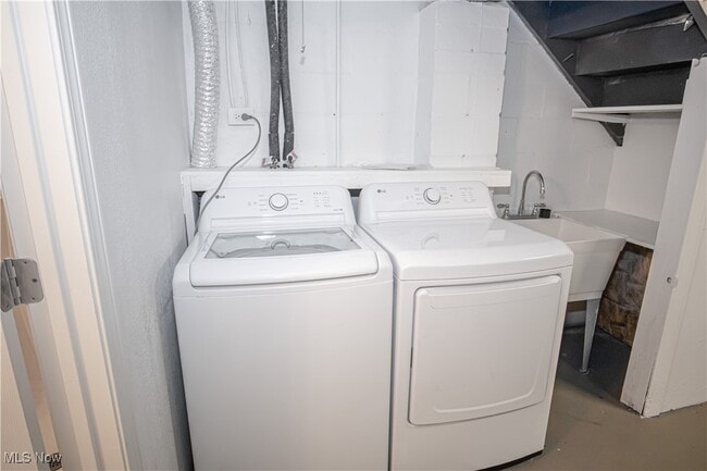 Building Photo - 483 Bank St