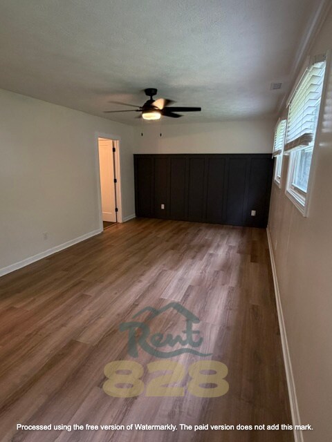 Building Photo - 609 Pineland Rd
