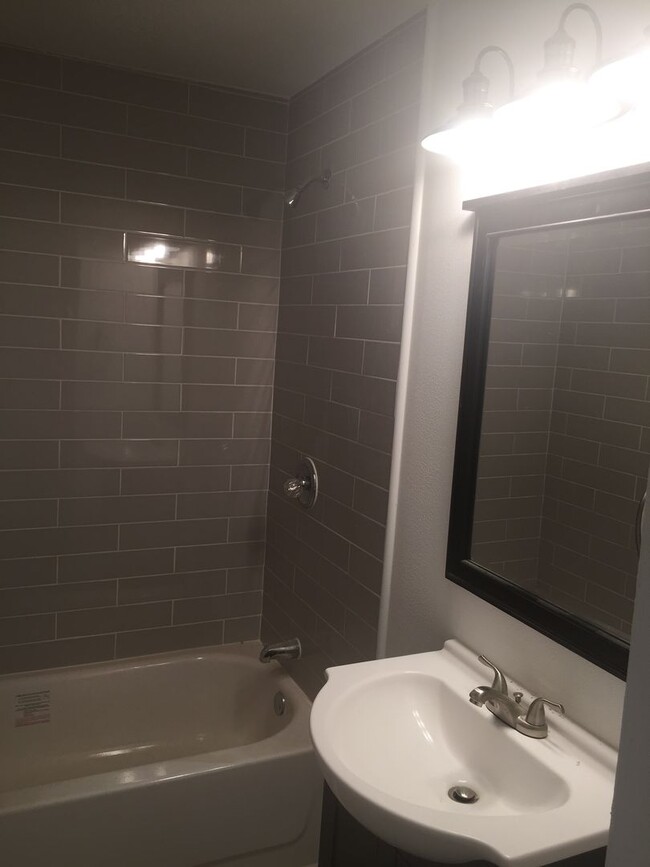 Building Photo - 2805 33rd St