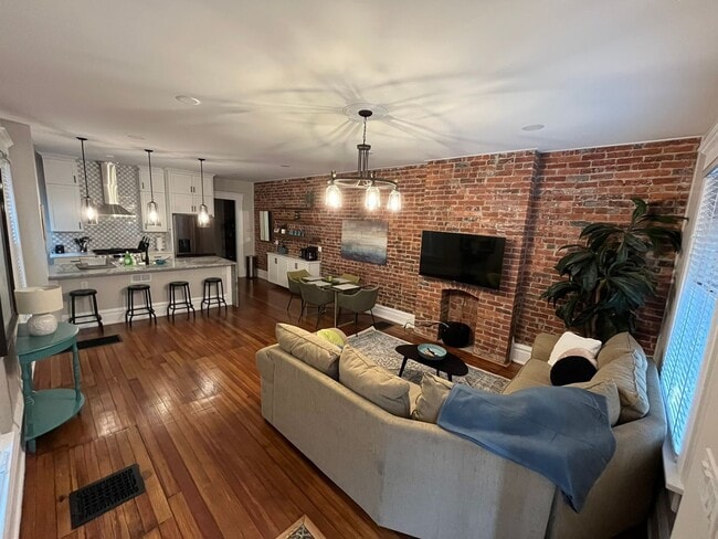 Building Photo - Dennison Ave 866-868 CR