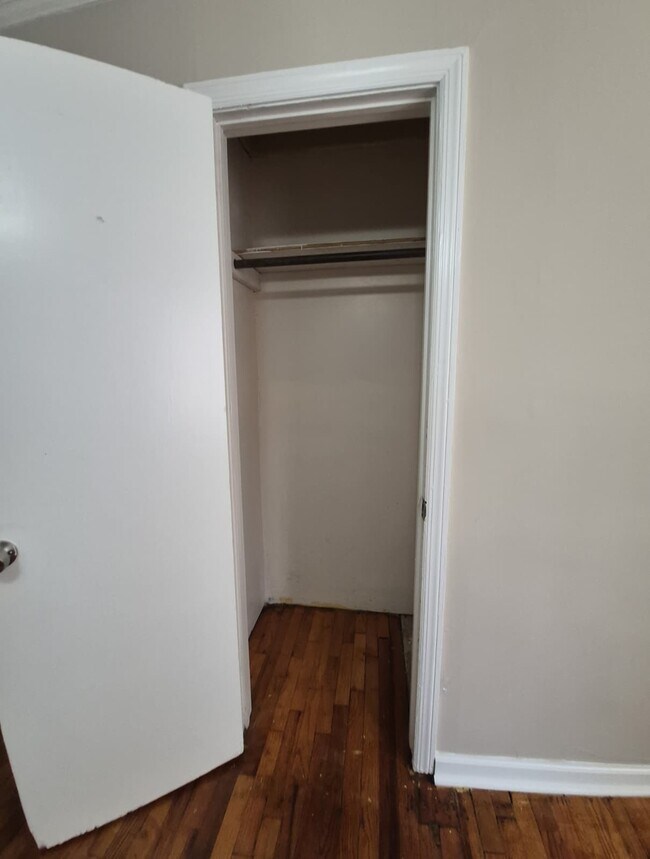 Building Photo - 206 W 60th St