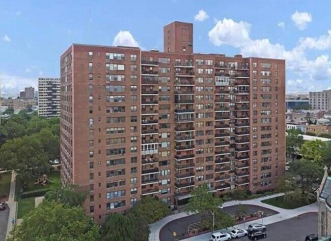 Primary Photo - 10 Huron Ave