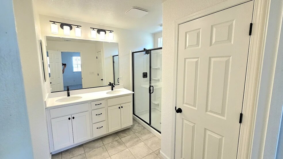 Building Photo - 4586 Butterfly Ridge Dr